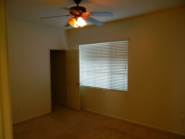 Building Photo - 11166 Pondfield Ct