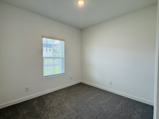 Building Photo - 148 Kingswood Ter