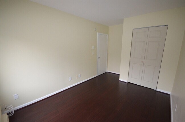 Building Photo - 128 Marginal St