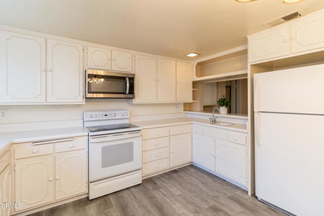 Building Photo - 630 W Huntington Dr