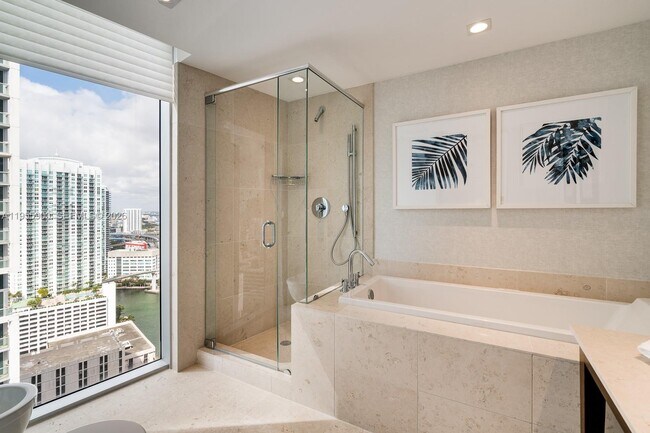 Building Photo - 475 Brickell Ave