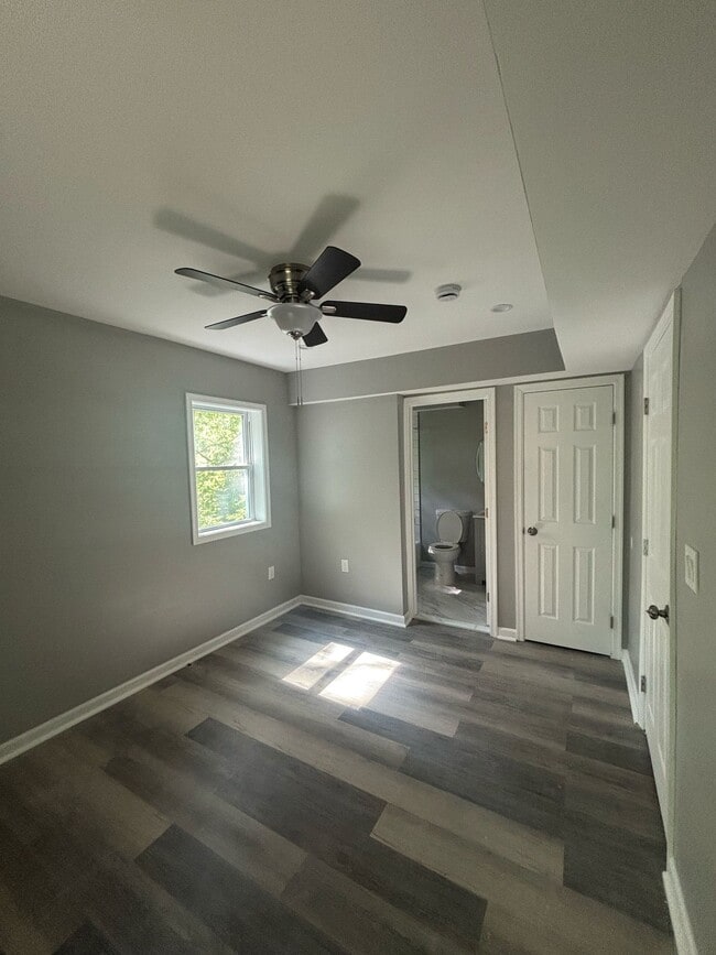 Building Photo - 1 Bedroom Apartment