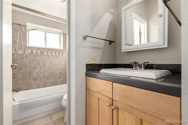 Building Photo - 590 Logan St