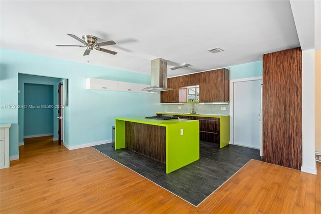 Building Photo - 1600 NE 110th Terrace
