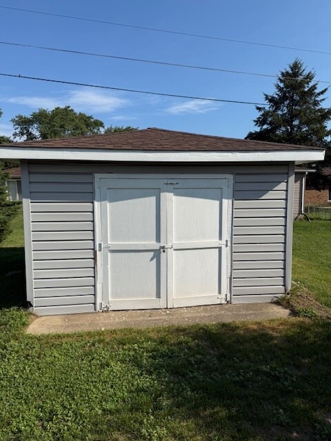 Huge shed - 6904 Eisenhower Ave