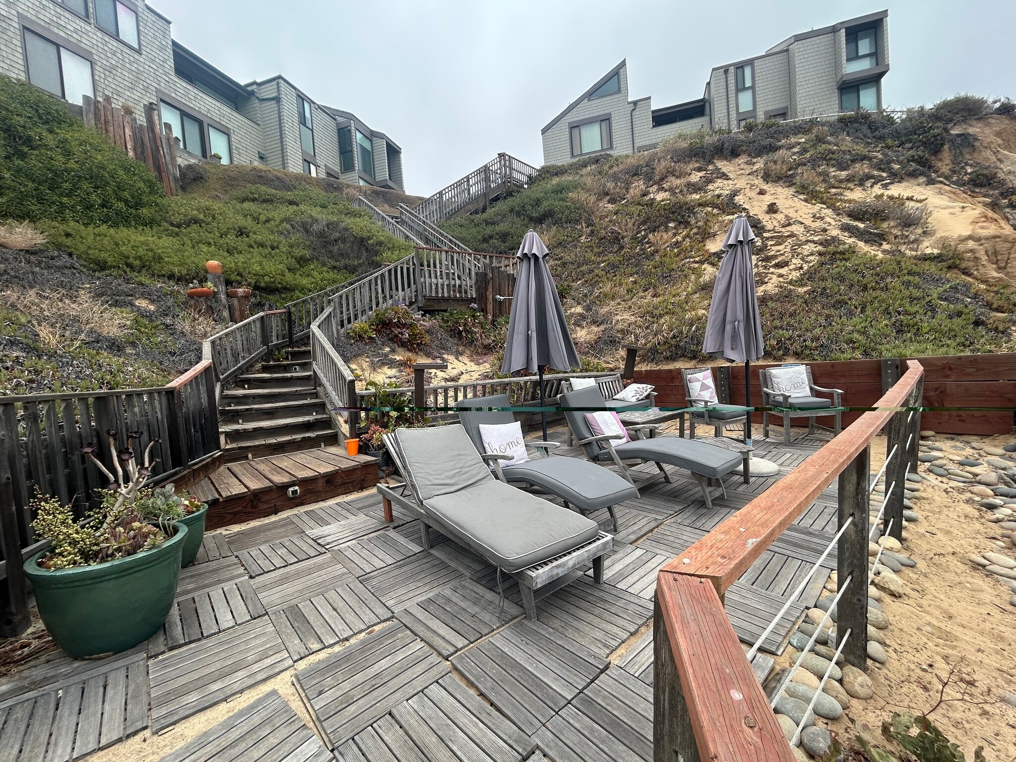 Common Area Ocean View Seating area on bluff - 675 S Sierra Ave