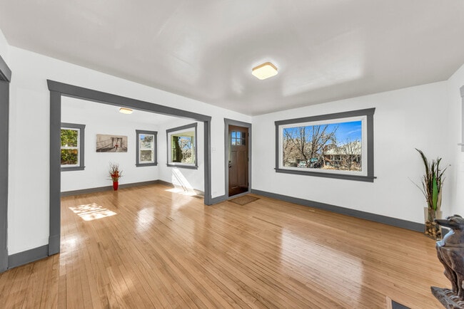 Building Photo - Beautiful Sugarhouse 3 Bedroom!