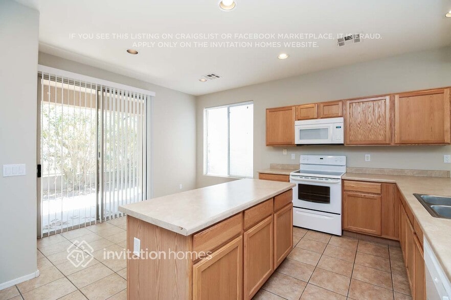 Building Photo - 7031 E Keats Ave