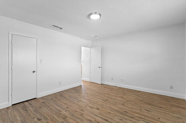 Building Photo - 493 NW 43rd St
