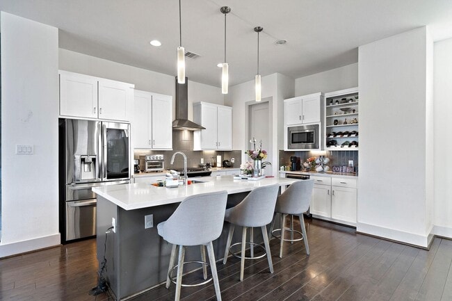 Building Photo - 4621 Chartres St