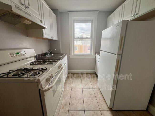 Building Photo - 239 Long Ln