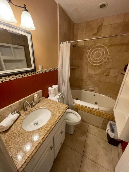 Building Photo - 4629 Rosemont Dr