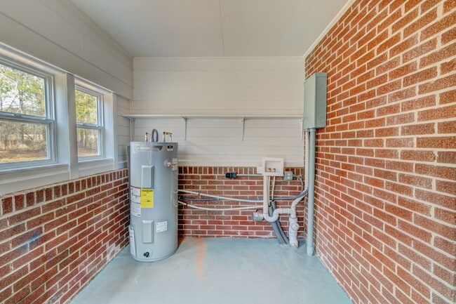 Building Photo - 136 Pony Barn Rd