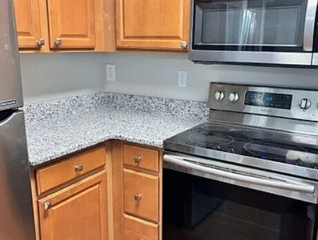 Granite Kitchen - 108 Mangum Cir