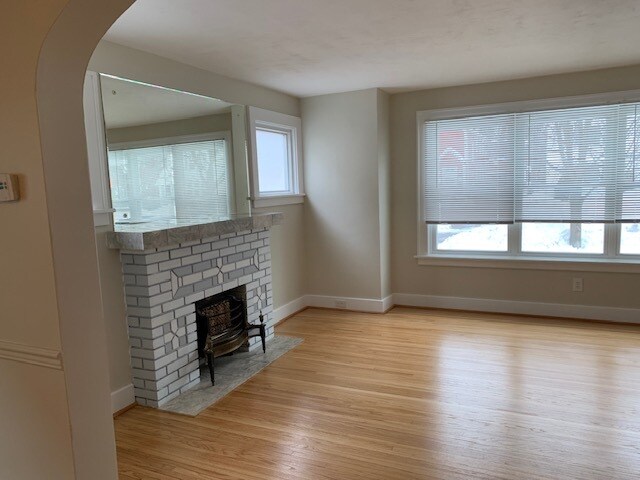 Building Photo - 180 Hamilton Dr