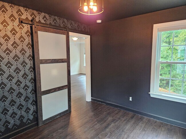 Building Photo - Beautiful unfurnished 3 bed 2.5 bath home ...