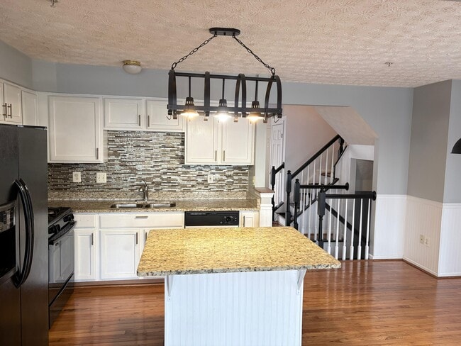 Building Photo - 577 MacIntosh Cir