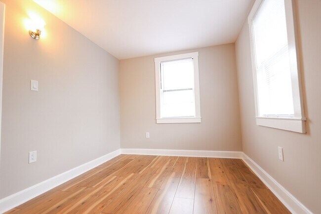 Building Photo - 31 Graham St