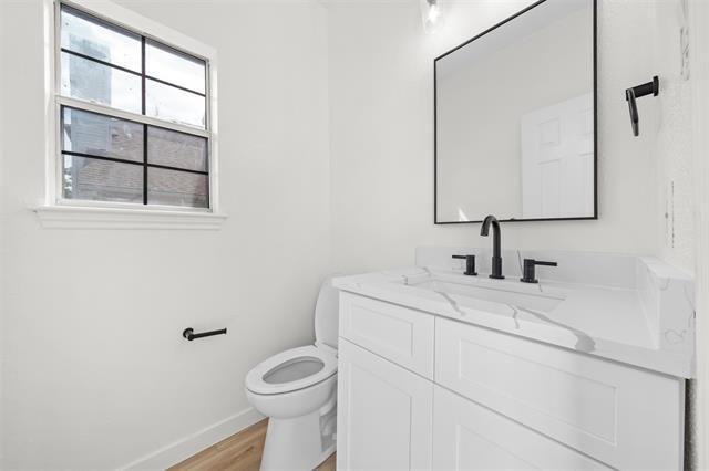 Building Photo - 945 Azalia Dr