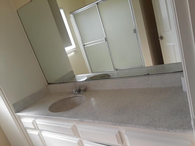 Building Photo - Kornblum II Apartments