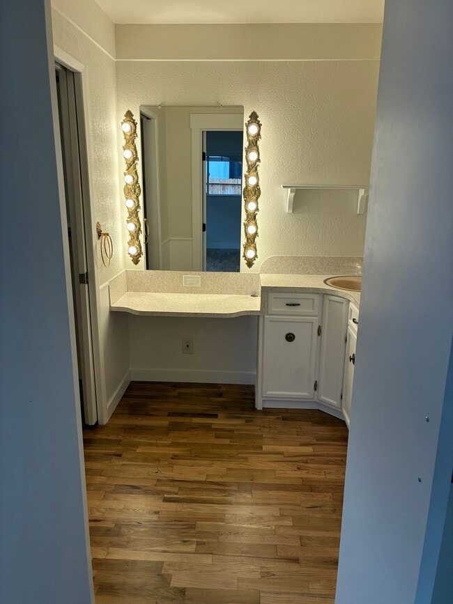 Building Photo - Quiet 3 Bedroom, 2 Bath with Large Backyard