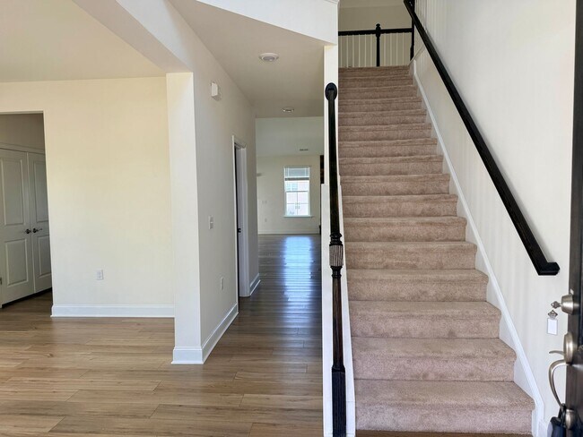 Building Photo - Charming & Spacious Home for Rent in Quiet Franklinton Neighborhood