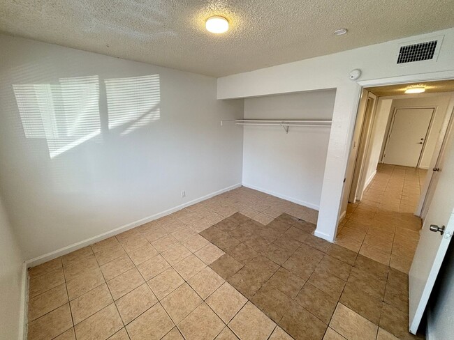 Building Photo - 520 S 13th St