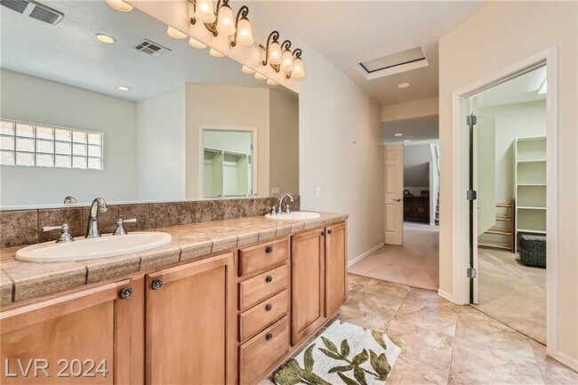 Building Photo - 348 Hanbury Manor Ln