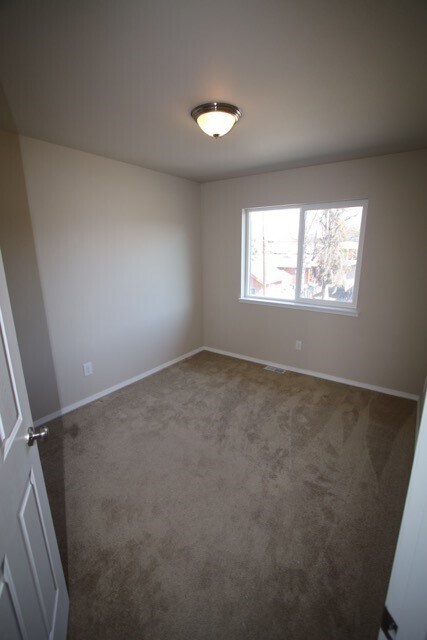 Building Photo - 3 Bedroom Townhouse near Midtown!