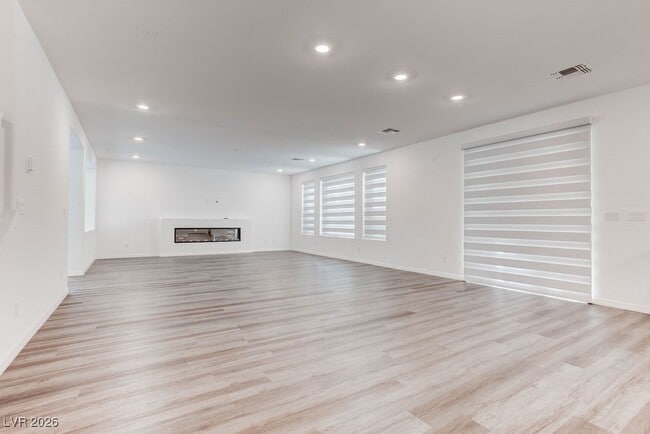 Building Photo - 10269 Lofty Knl St