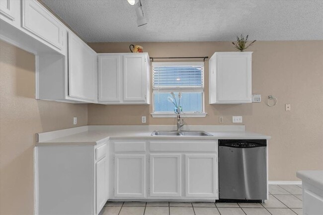 Building Photo - 12717 Modena Trail