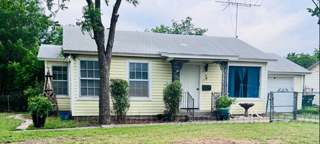 Primary Photo - Charming home in Samson Park in NW Fort Worth