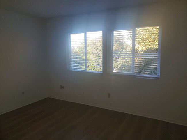 Building Photo - 3704 Promontory St
