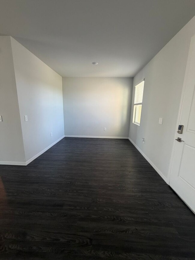 Building Photo - 915 NE 19th St