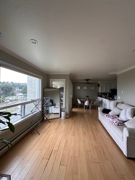 Primary Photo - 2505 Miramar Ave