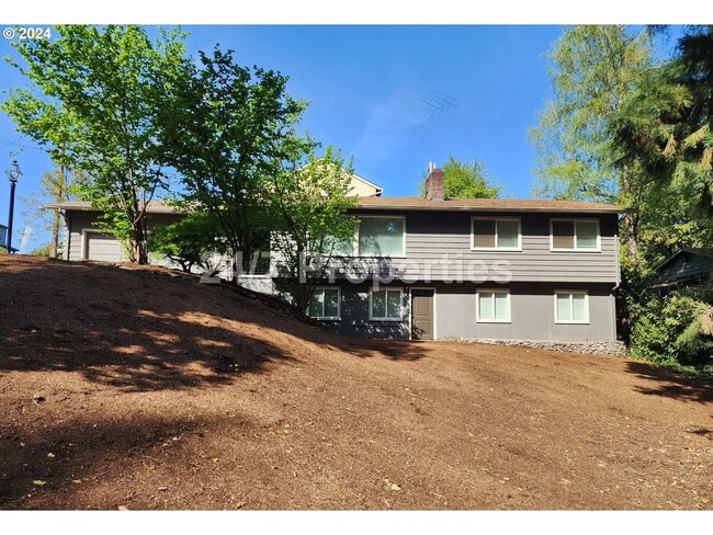 Building Photo - *1/2 OFF FIRST MONTHS RENT* Spacious 4BD I...