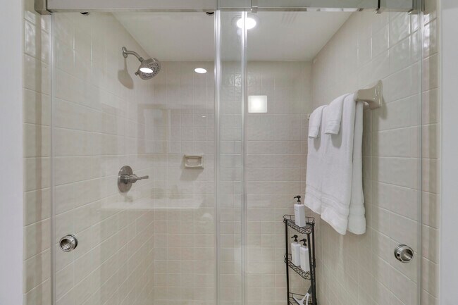 Building Photo - 606 Brackenwood Cove