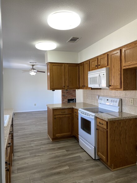 Kitchen - 2429 Majestic Dr