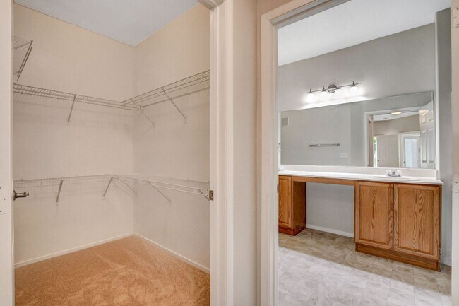 Building Photo - FIRST FLOOR CONDO IN GATED COMMUNITY W/ SINGLE CAR GARAGE