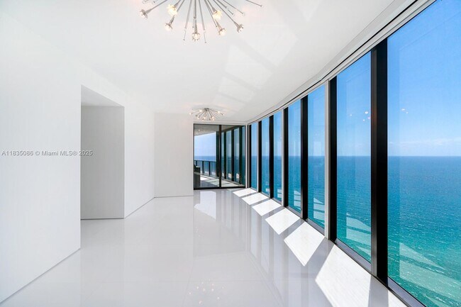 Building Photo - 18555 Collins Ave
