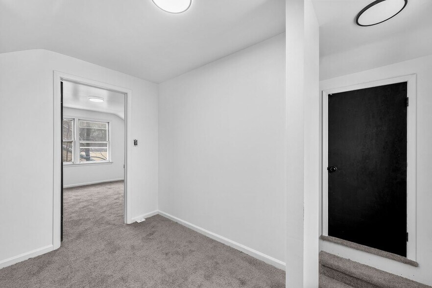 Building Photo - 18525 Westmoreland Rd