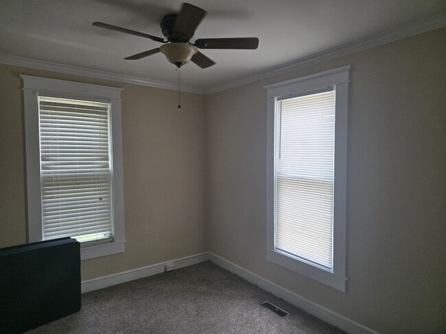 Building Photo - 614 N Military Ave