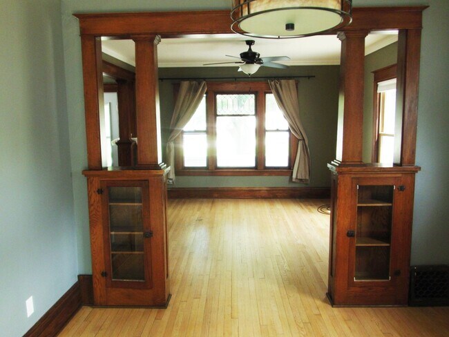 Building Photo - 313 4th Ave NW