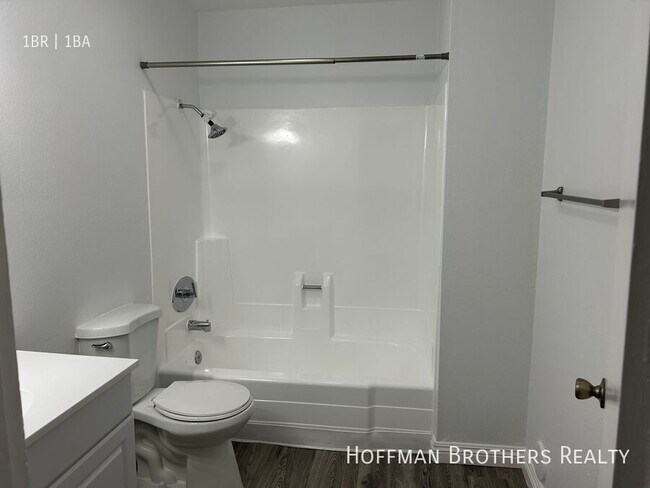 Building Photo - 6738 Independence Ave