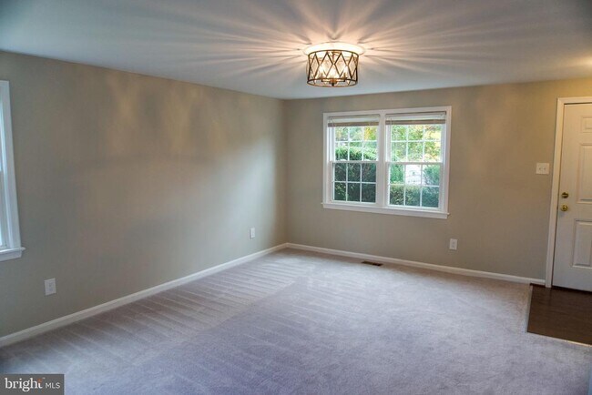 Primary Photo - 7341 Crestleigh Cir