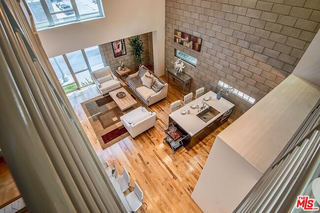 Building Photo - 3450 Cahuenga Blvd