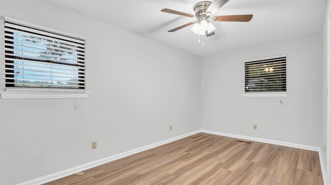 Building Photo - 6923 Barter Dr