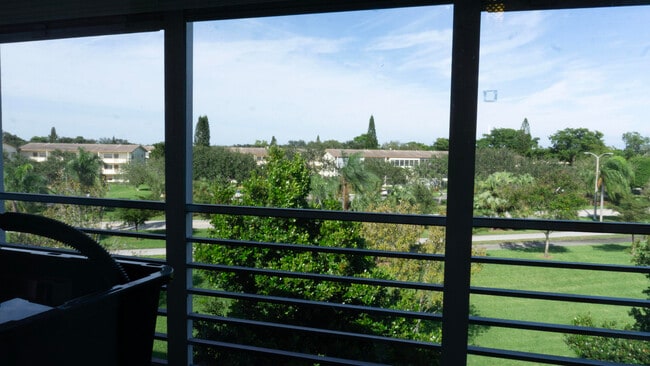 Building Photo - 4016 Lincoln A