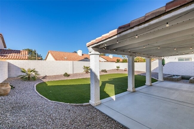 Building Photo - 225 Comanche Pl