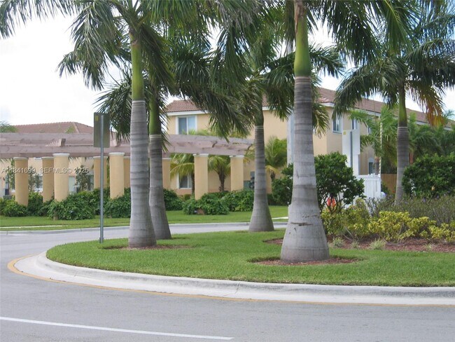 Building Photo - 1536 SE 26th St